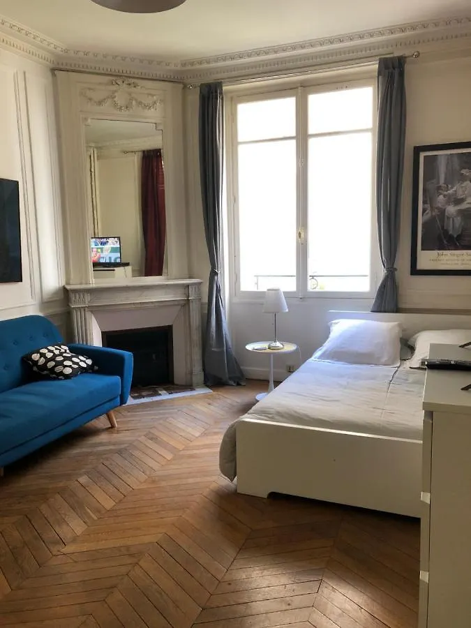 A Pres Du Pont Mirabeau Et Tour Eiffel Apartment *